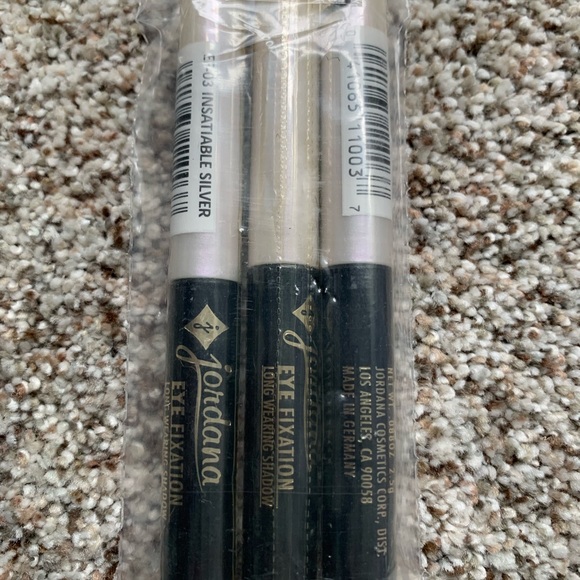 Jordana Eye Fixation Long-Wearing Eyeshadow Trio - Picture 4 of 4